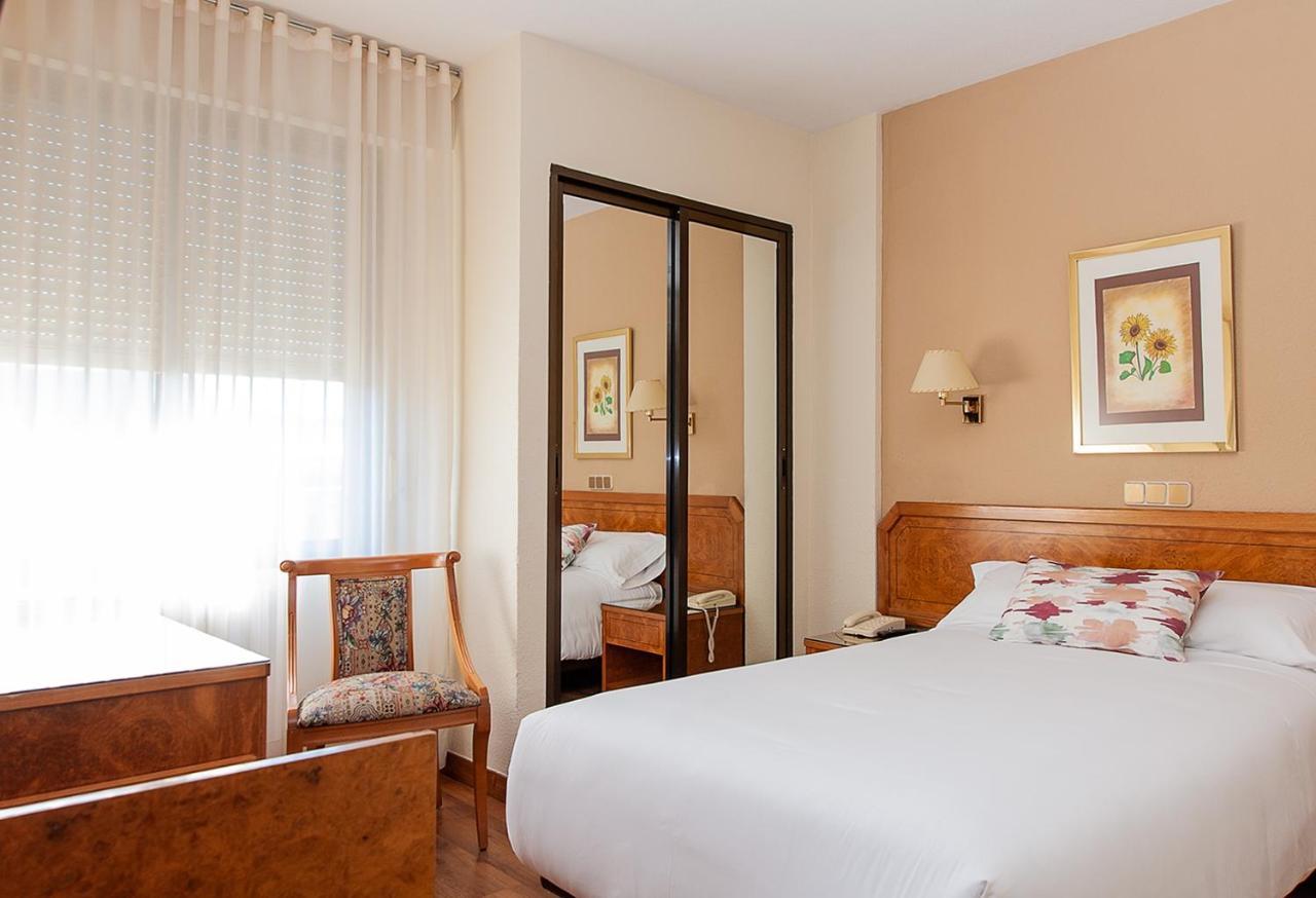 Hotel Don Carmelo Avila Bagian luar foto