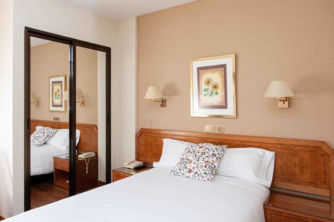 Hotel Don Carmelo Avila Bagian luar foto