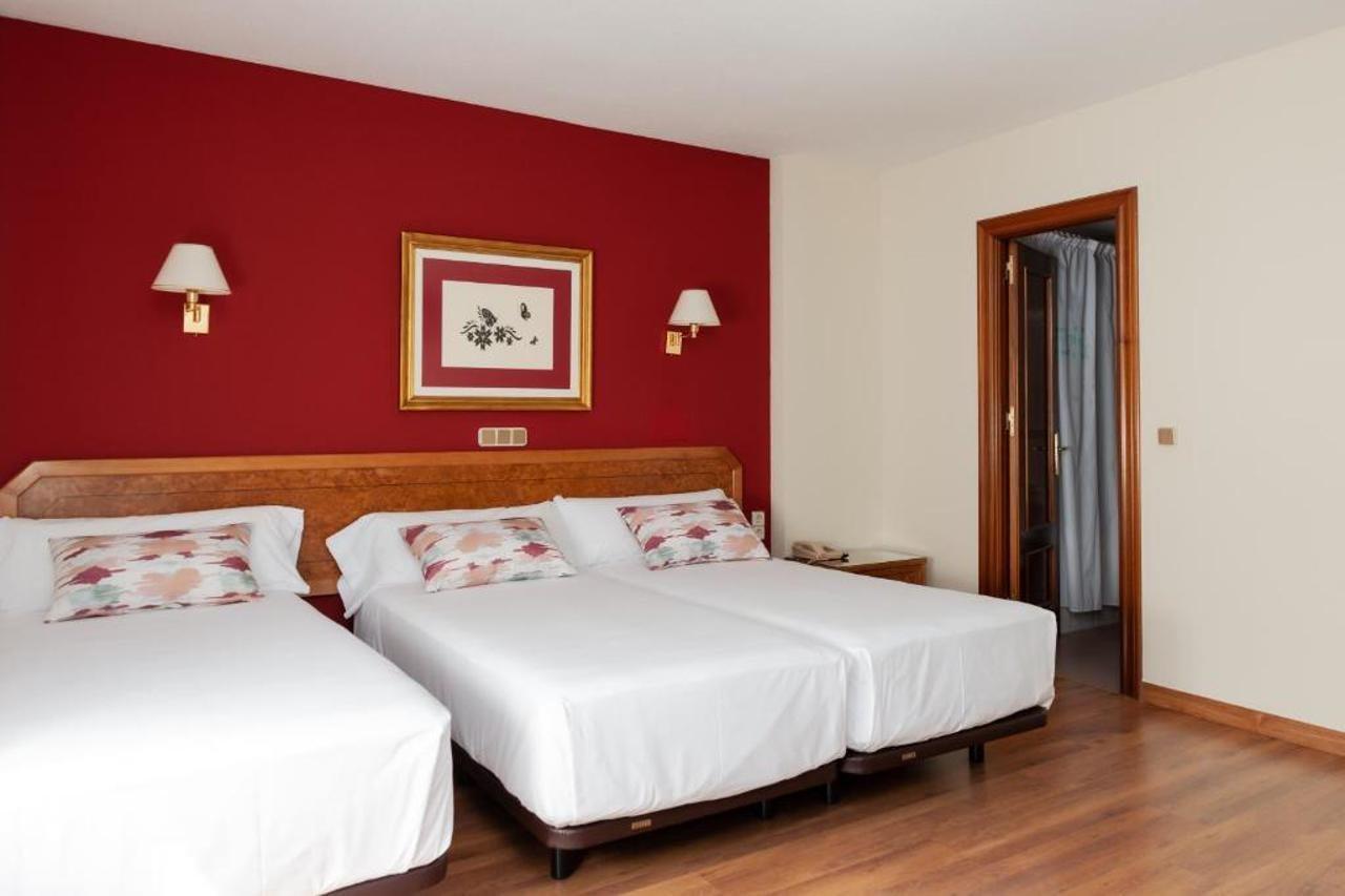 Hotel Don Carmelo Avila Bagian luar foto