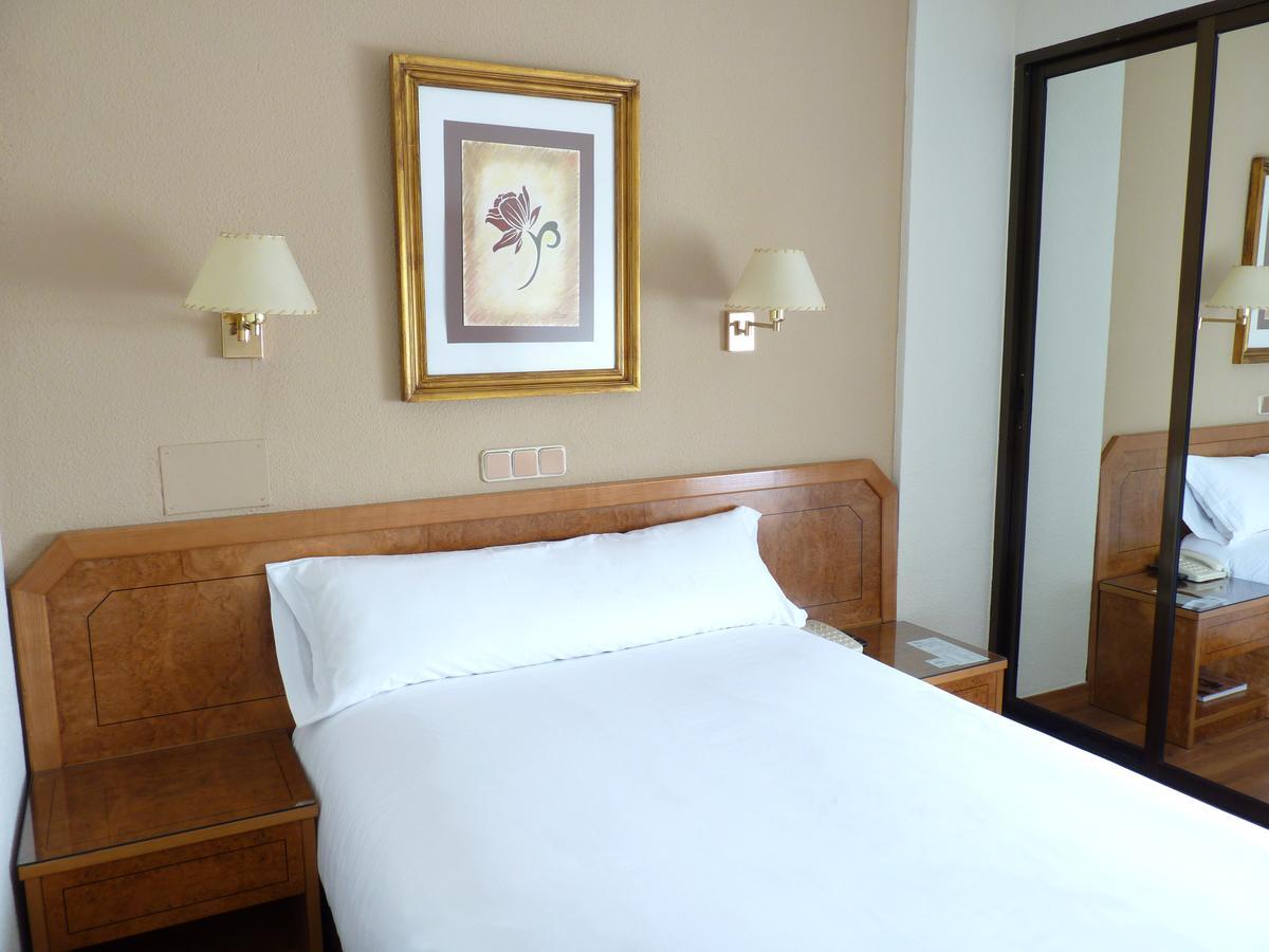 Hotel Don Carmelo Avila Bagian luar foto
